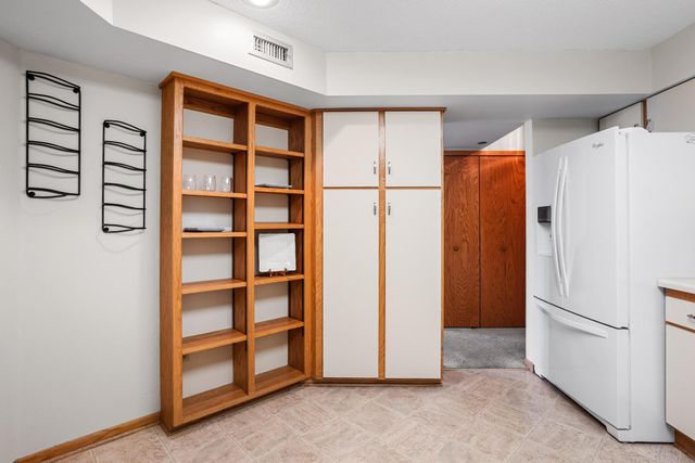 14601 Atrium Way 332, Minnetonka, MN 55345