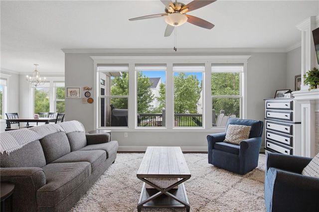 8612 N Farley Avenue, Kansas City, MO 64157