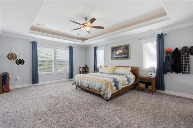8612 N Farley Avenue, Kansas City, MO 64157