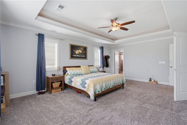 8612 N Farley Avenue, Kansas City, MO 64157
