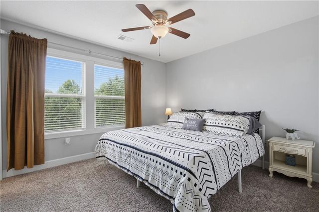 8612 N Farley Avenue, Kansas City, MO 64157