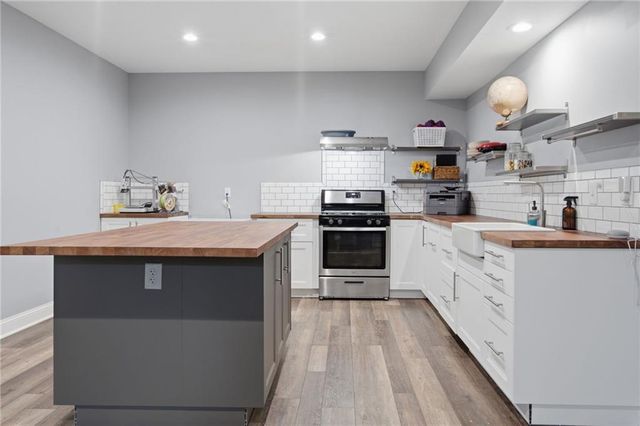 8612 N Farley Avenue, Kansas City, MO 64157