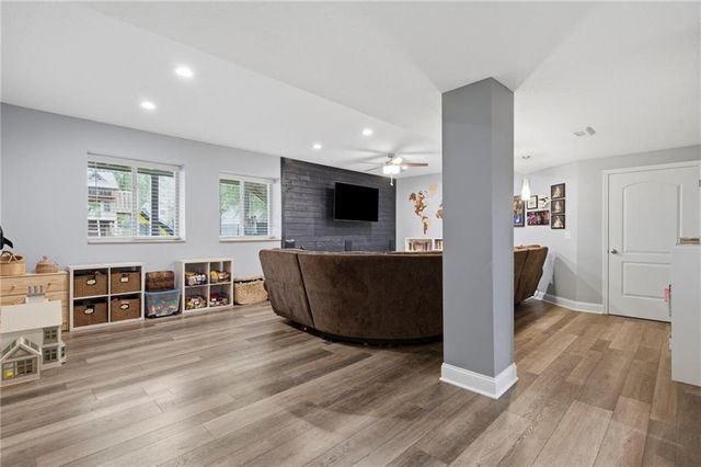 8612 N Farley Avenue, Kansas City, MO 64157