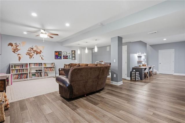 8612 N Farley Avenue, Kansas City, MO 64157