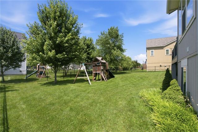 8612 N Farley Avenue, Kansas City, MO 64157