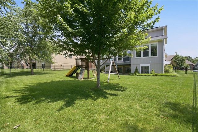 8612 N Farley Avenue, Kansas City, MO 64157