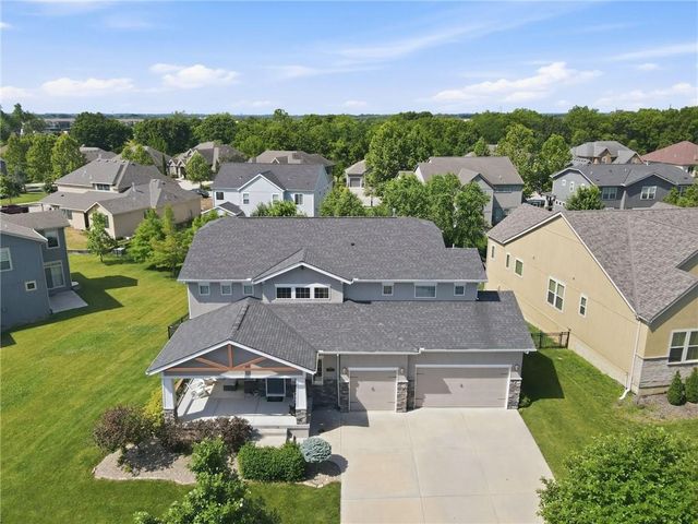 8612 N Farley Avenue, Kansas City, MO 64157