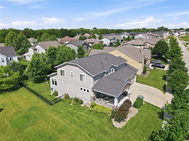 8612 N Farley Avenue, Kansas City, MO 64157
