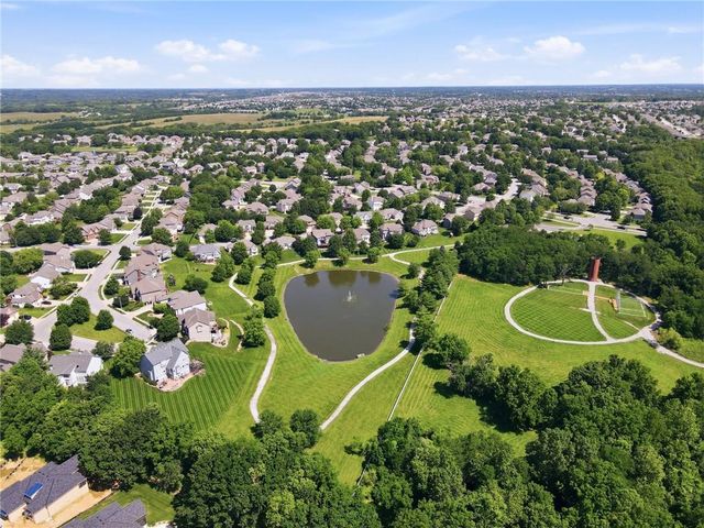 8612 N Farley Avenue, Kansas City, MO 64157