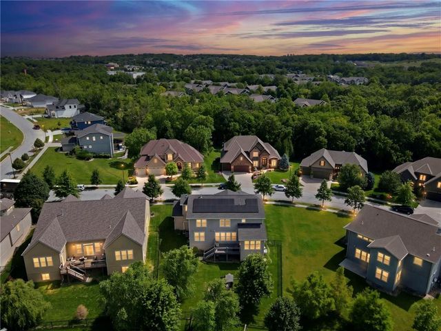 8612 N Farley Avenue, Kansas City, MO 64157