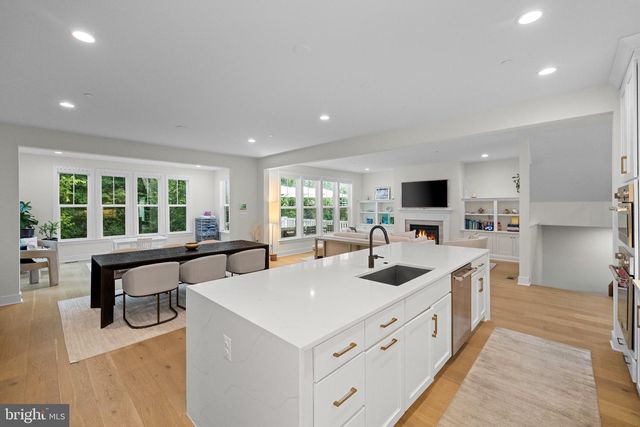 9501 WILDOAK DR, Bethesda, MD 20814