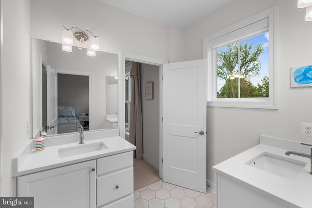 9501 WILDOAK DR, Bethesda, MD 20814