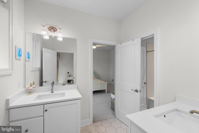 9501 WILDOAK DR, Bethesda, MD 20814