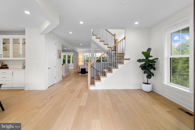 9501 WILDOAK DR, Bethesda, MD 20814