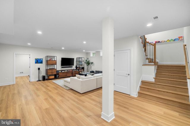 9501 WILDOAK DR, Bethesda, MD 20814