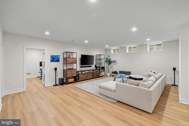 9501 WILDOAK DR, Bethesda, MD 20814