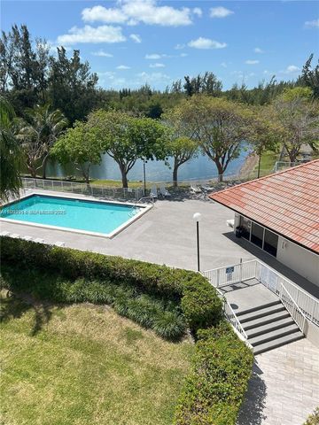 8240 SW 210th St 319, Cutler Bay, FL 33189