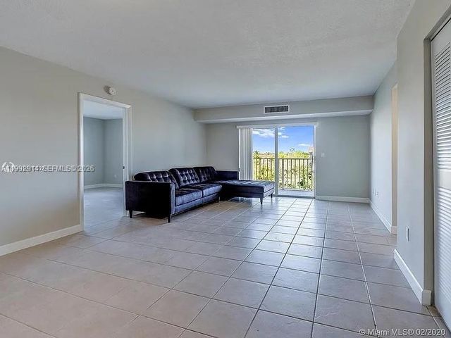 8240 SW 210th St 319, Cutler Bay, FL 33189
