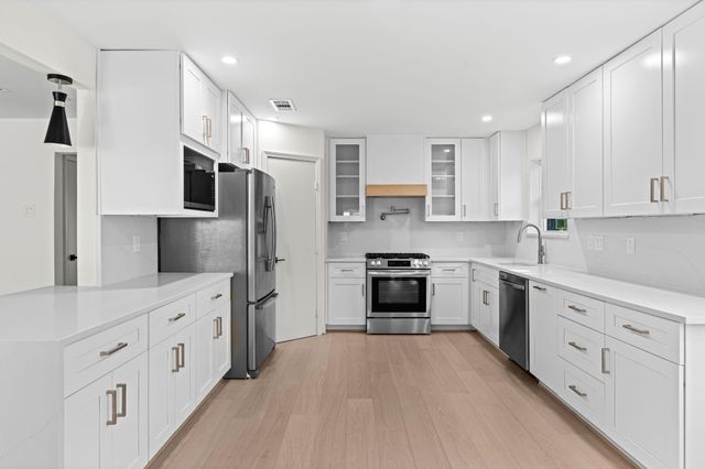 5826 Dumfries Drive, Houston, TX 77096