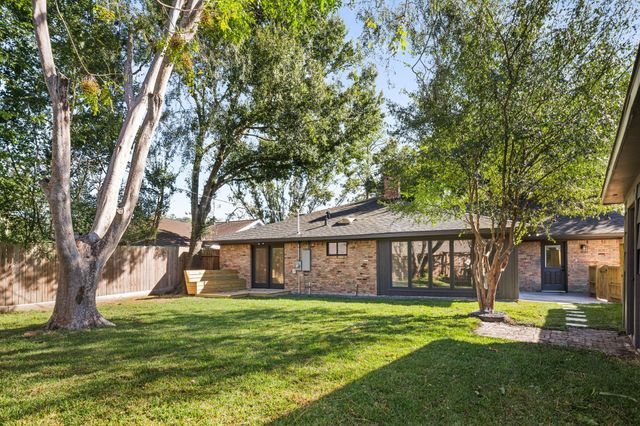 5826 Dumfries Drive, Houston, TX 77096