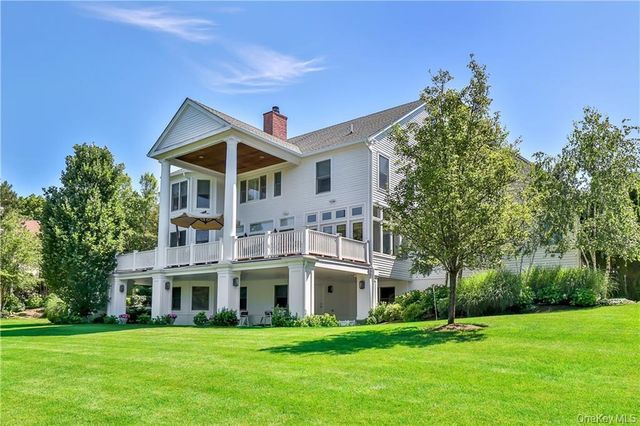 6 Oak Ridge Court, West Harrison, NY 10604