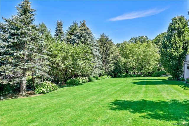 6 Oak Ridge Court, West Harrison, NY 10604