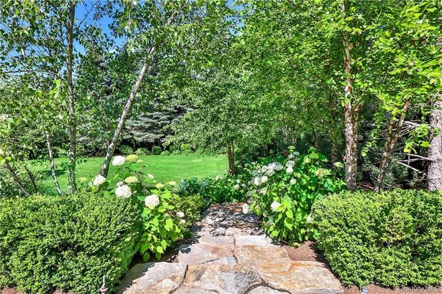 6 Oak Ridge Court, West Harrison, NY 10604