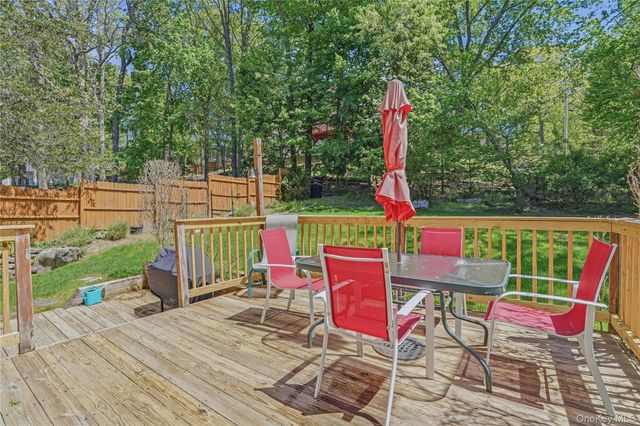 324 Walnut Avenue, New Windsor, NY 12553