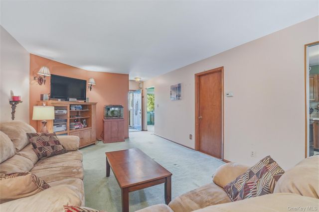 324 Walnut Avenue, New Windsor, NY 12553