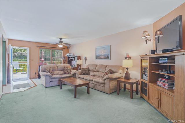 324 Walnut Avenue, New Windsor, NY 12553
