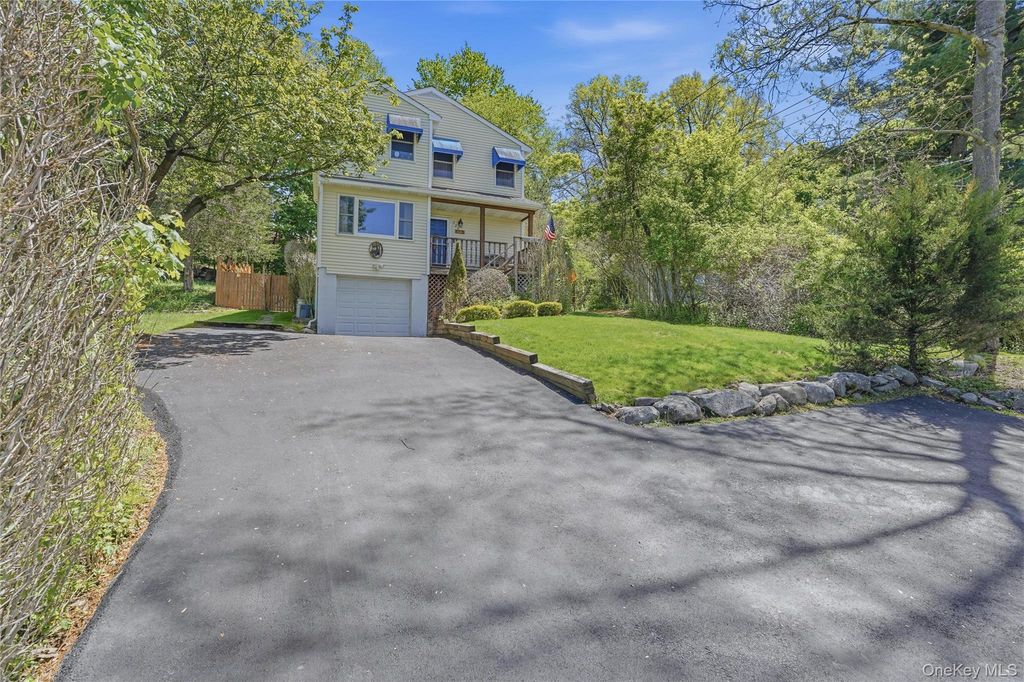 324 Walnut Avenue, New Windsor, NY 12553