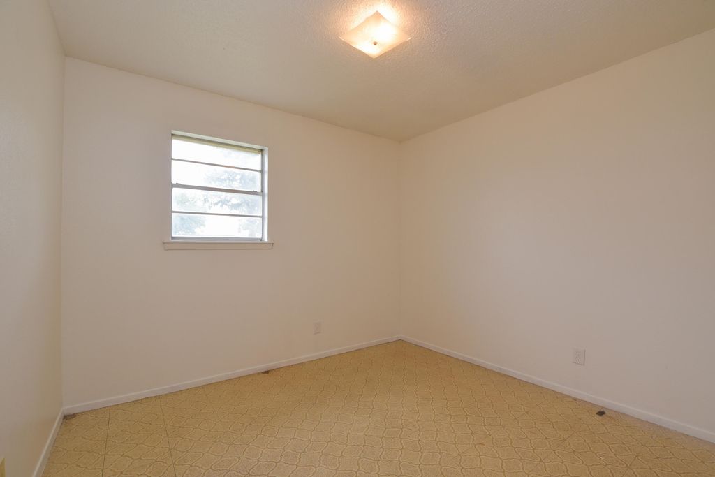 Image 11 of property listing at 814 Stonewall Drive, San Angelo, TX 76905