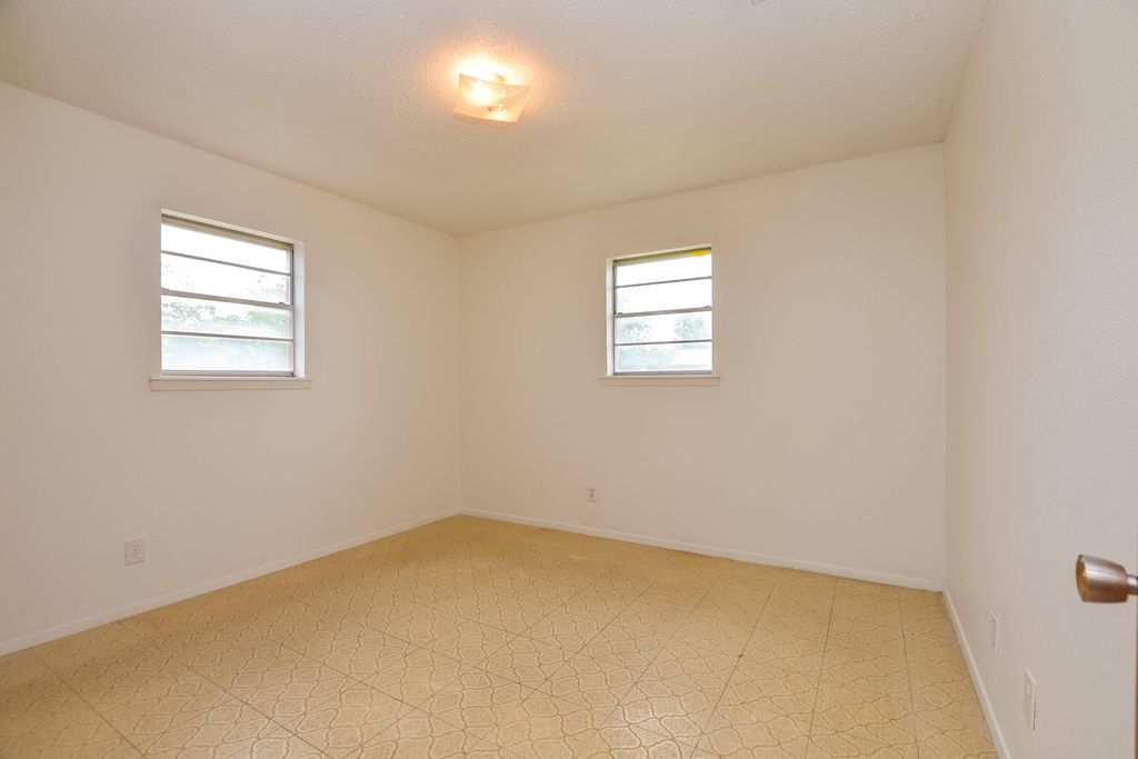 Image 13 of property listing at 814 Stonewall Drive, San Angelo, TX 76905