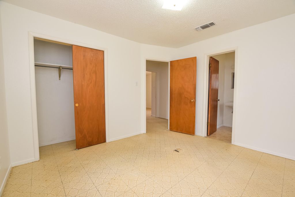 Image 14 of property listing at 814 Stonewall Drive, San Angelo, TX 76905