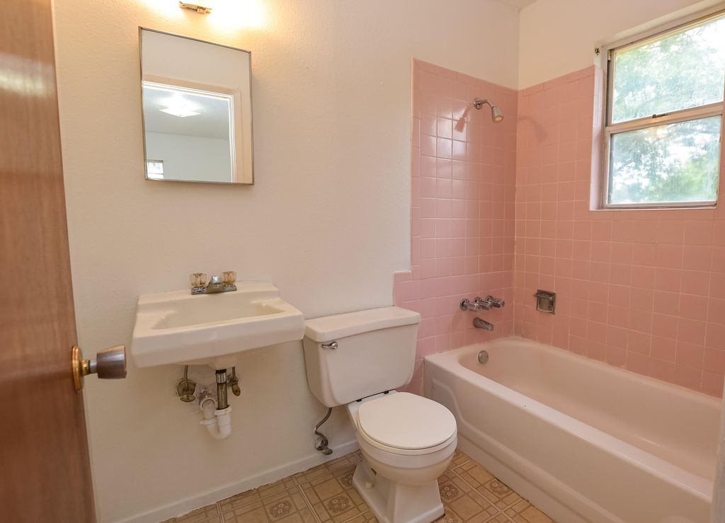 Image 15 of property listing at 814 Stonewall Drive, San Angelo, TX 76905