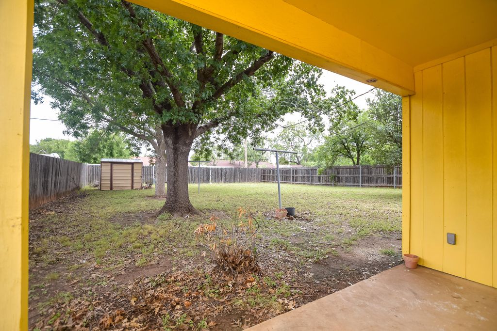 Image 17 of property listing at 814 Stonewall Drive, San Angelo, TX 76905