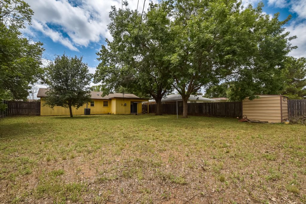 Image 18 of property listing at 814 Stonewall Drive, San Angelo, TX 76905