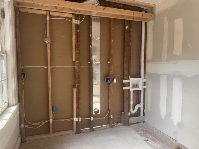 5500 Central Street, Kansas City, MO 64113