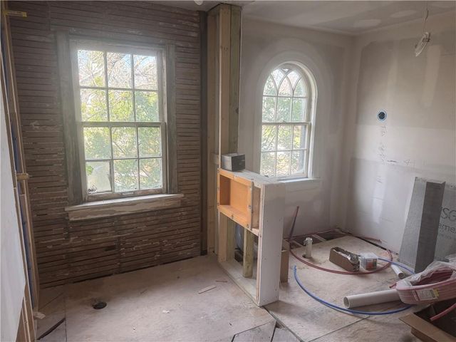 5500 Central Street, Kansas City, MO 64113