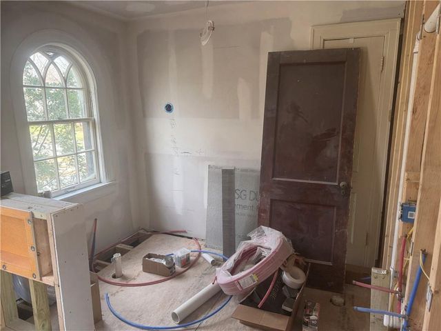 5500 Central Street, Kansas City, MO 64113