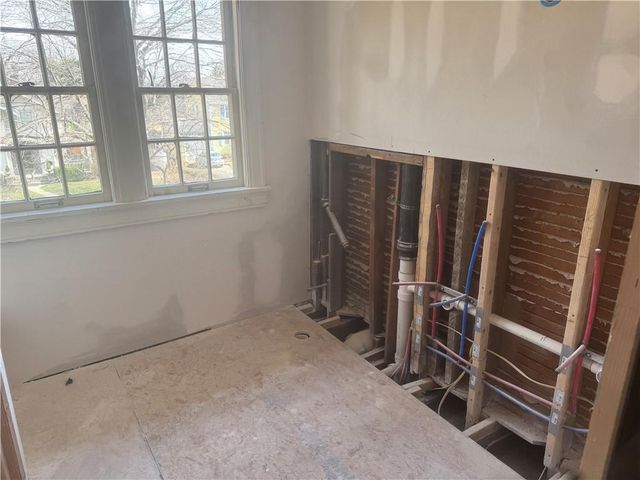 5500 Central Street, Kansas City, MO 64113