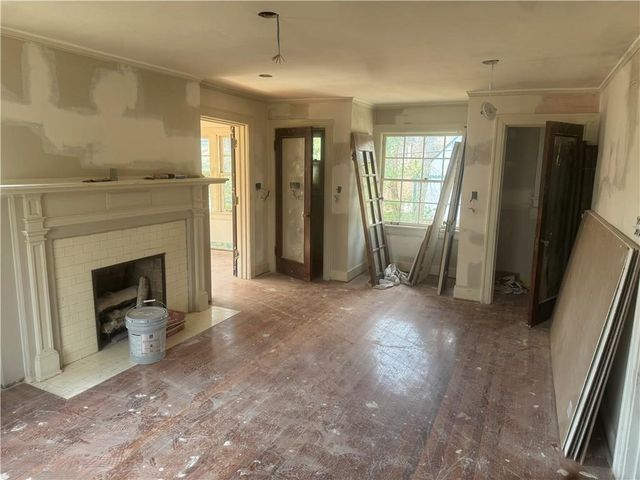 5500 Central Street, Kansas City, MO 64113