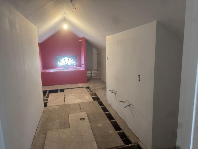 5500 Central Street, Kansas City, MO 64113