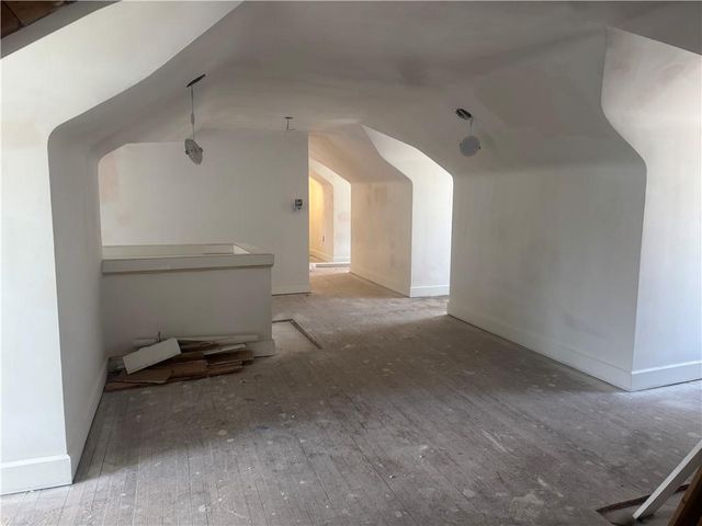 5500 Central Street, Kansas City, MO 64113