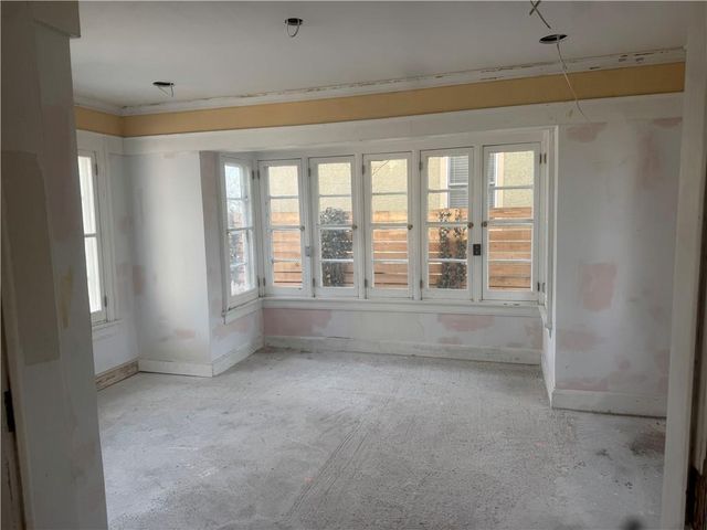 5500 Central Street, Kansas City, MO 64113