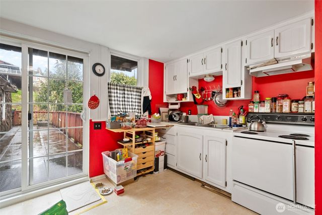 608 W Robert Bush Drive, South Bend, WA 98586