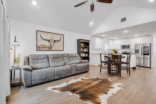 161 Columbia Street, Cleburne, TX 76031
