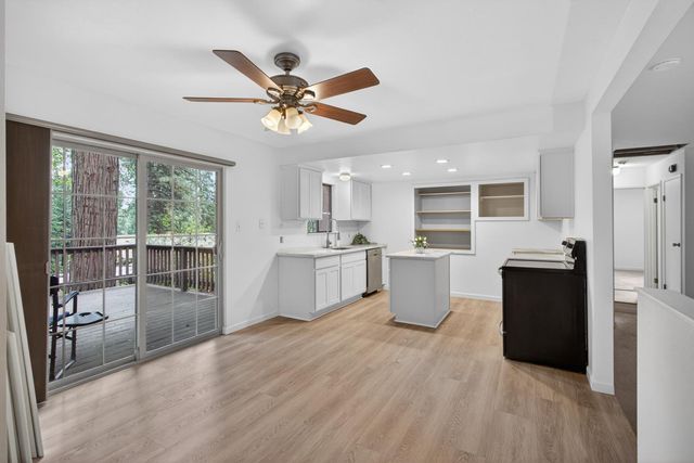 6210 Pine St, Pollock Pines, CA 95726
