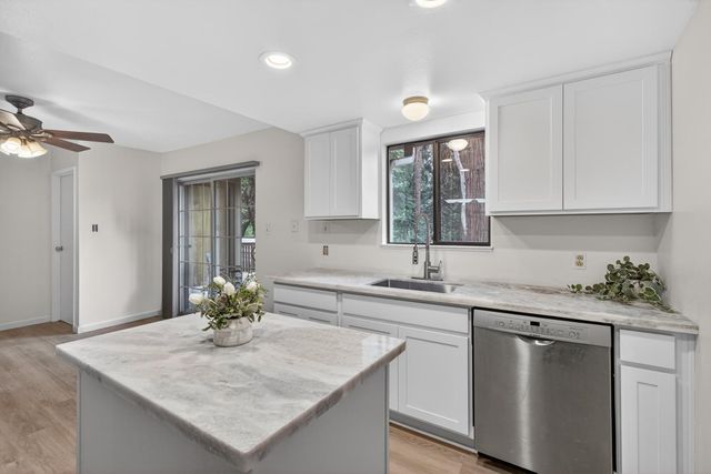 6210 Pine St, Pollock Pines, CA 95726