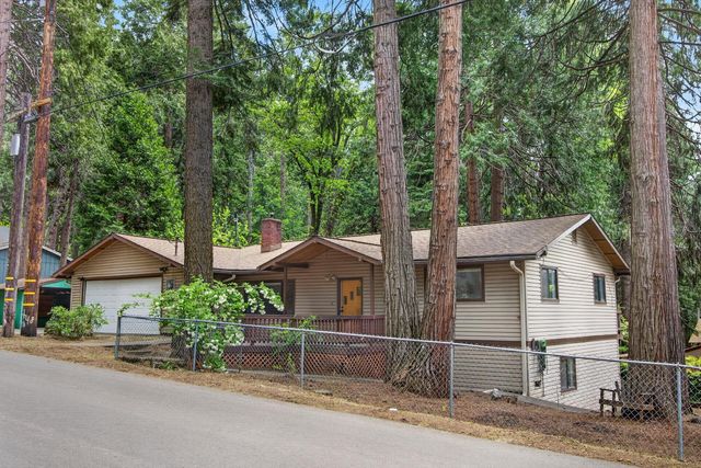 6210 Pine St, Pollock Pines, CA 95726
